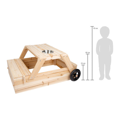 Bac à sable avec bancs et table