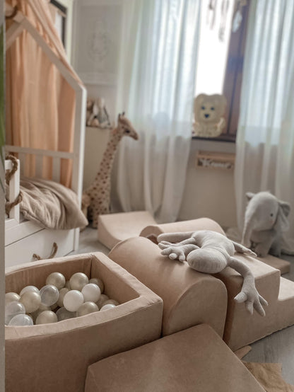 Aire de jeu en mousse avec micro piscine velours doux canyon argile avec balles 100 pièces (beige, or, transparent)