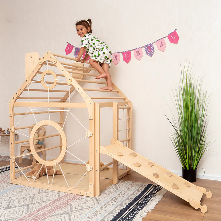 Maison d'escalade en bois