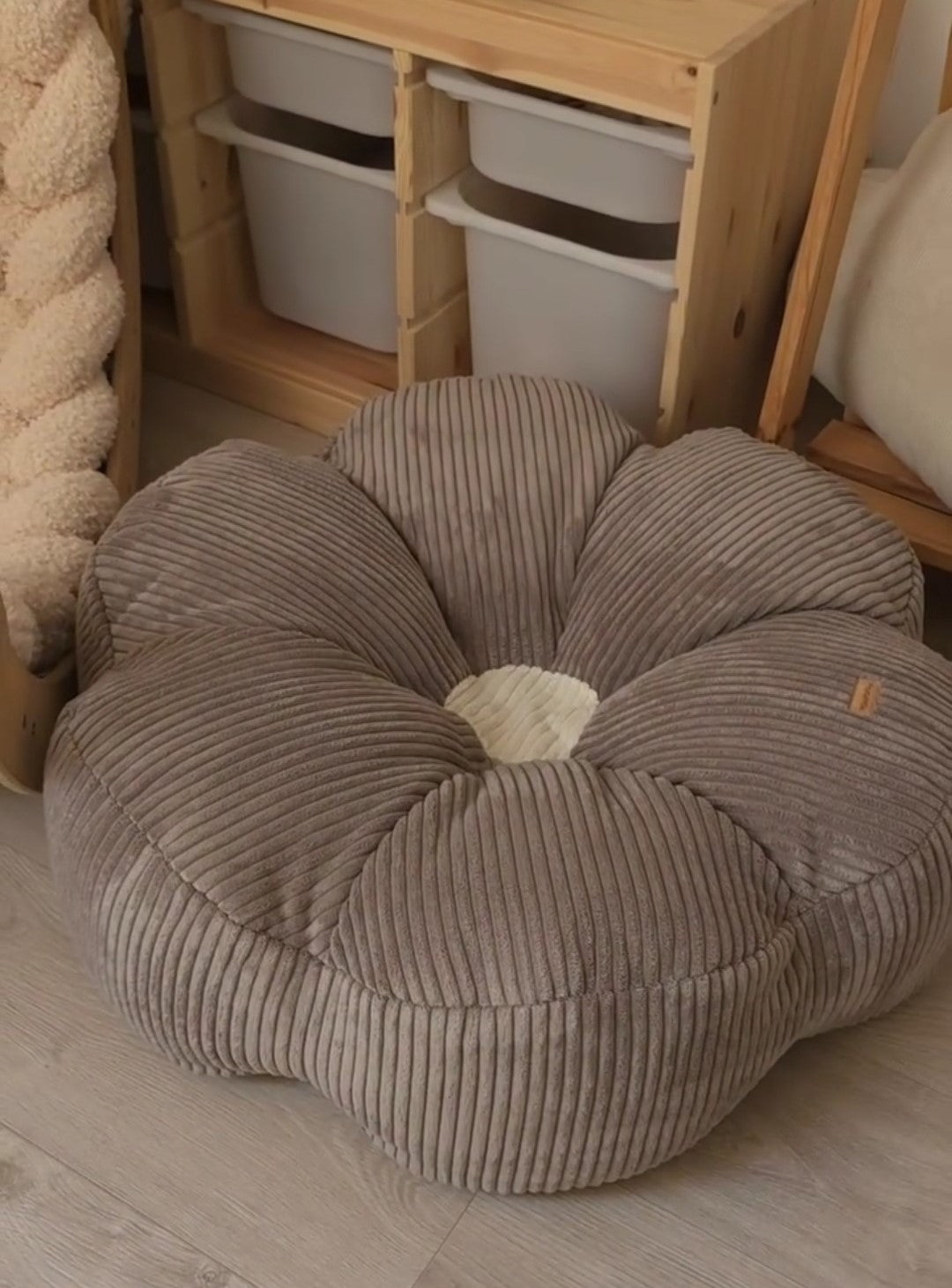 Pouf Daisy (VELOURS CÔTELÉ) 80cm